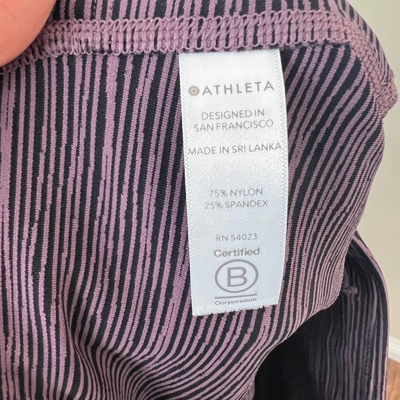 Athleta Ultimate Linear Lines Capri Striped Leggings Size Small Volcanic Violet - Picture 10 of 10